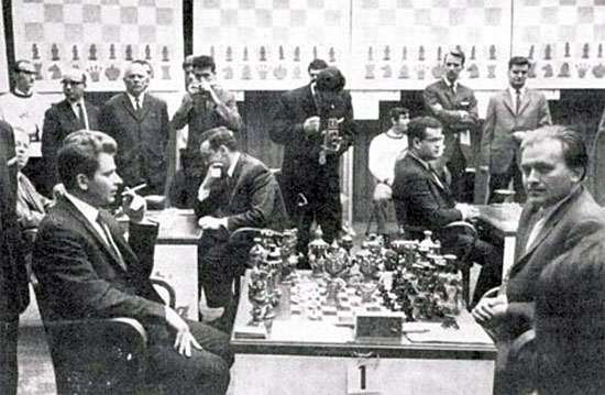 Spassky  y Larsen Belgrado 1970 URSS vs Resto del Mundo