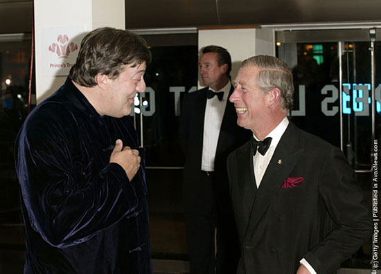 Stephen Fry con el Príncipe Carlos