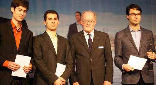 Swinkels, Peralta y Brunello, los 3 primeros del Grupo C, con el árbitro Dolf Vos que se retira tras 15 años 