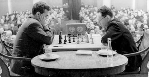 Taimanov y Botvinnik, Moscú 1953, en el match por el título del Cto Soviético 1952