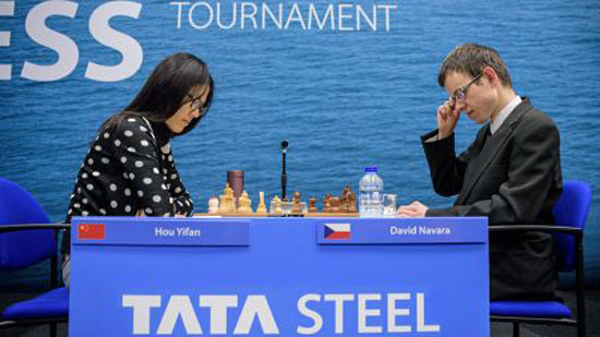 R 4 Hou Yifan derrota a Navara 