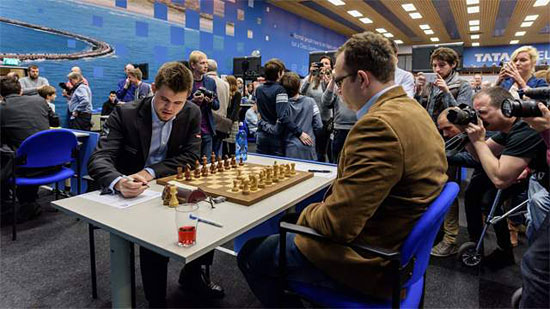 R 7 Carlsen vence brillantemente a Eljanov 