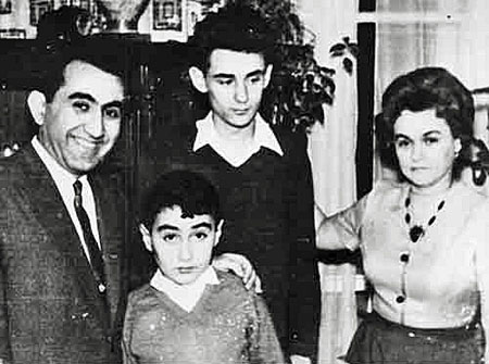Tigran y Rona con sus hijos Mikhail y Vardan 