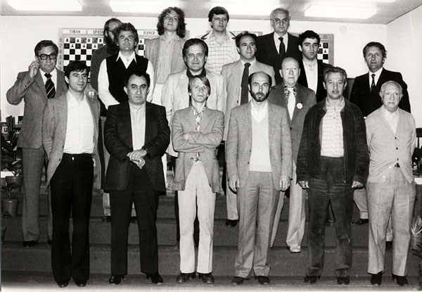 Torneo de Bugojno 1982, Kavalek entre Andersson y Gligoric.