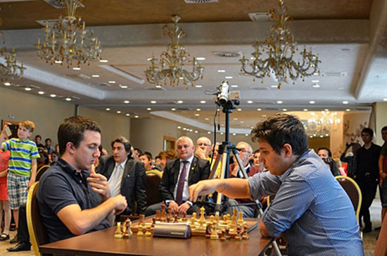 Victoria de Bachmann sobre Lupulesco en el torneo de rápidas de Iasi 2014