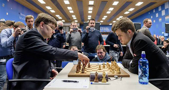 R 6 Gran victoria de Carlsen sobre Tomashevsky 