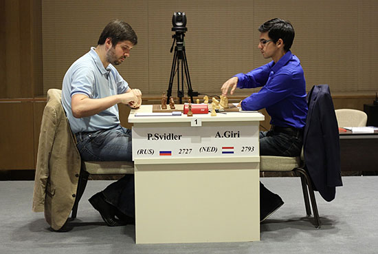 Semi 1 Svidler vence con negras a Giri