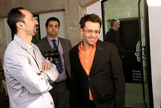 R 3 Topalov y Aronian relajados antes de la partida